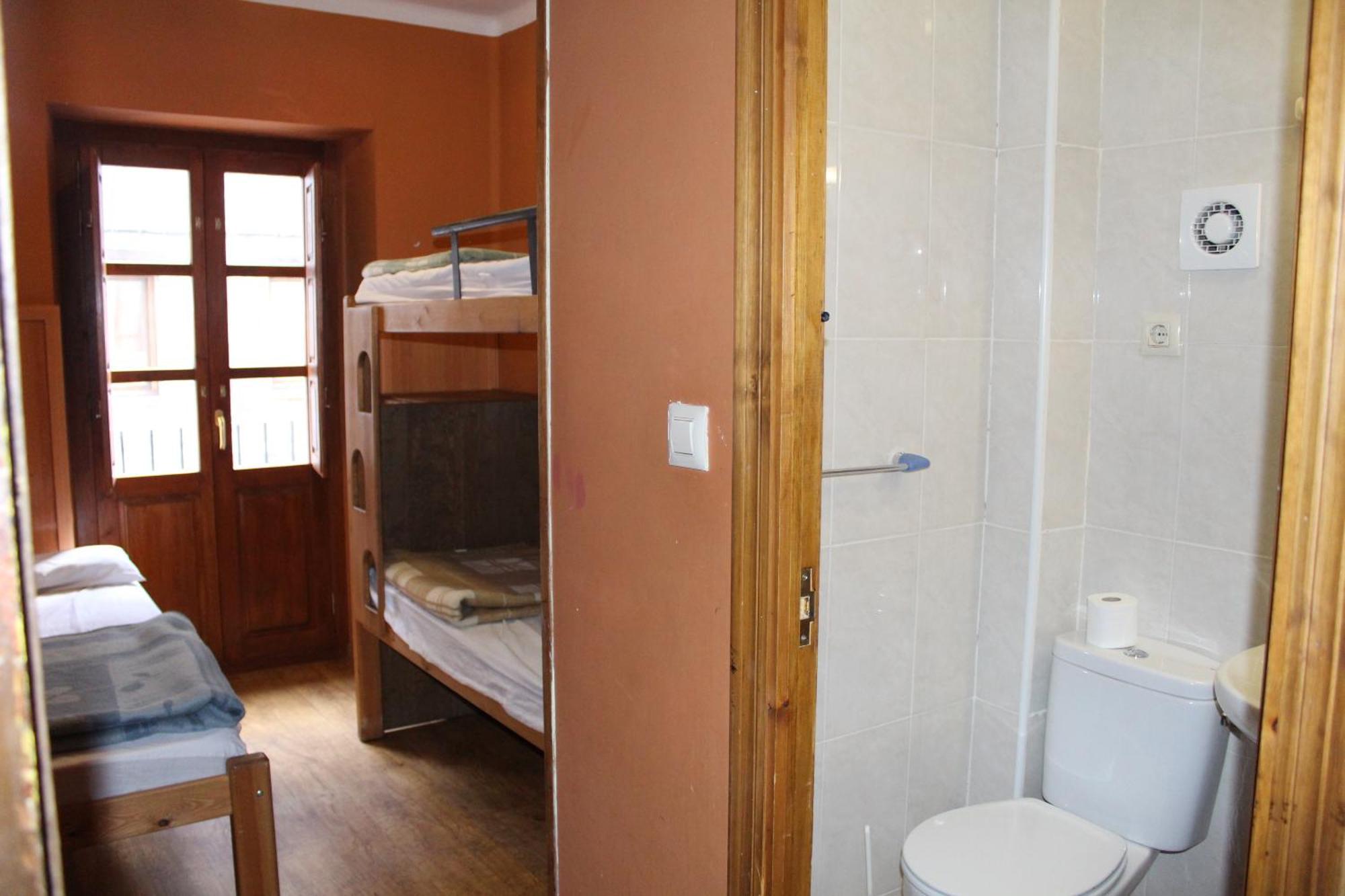 Albergue-Refugio Sargantana Canfranc Room photo