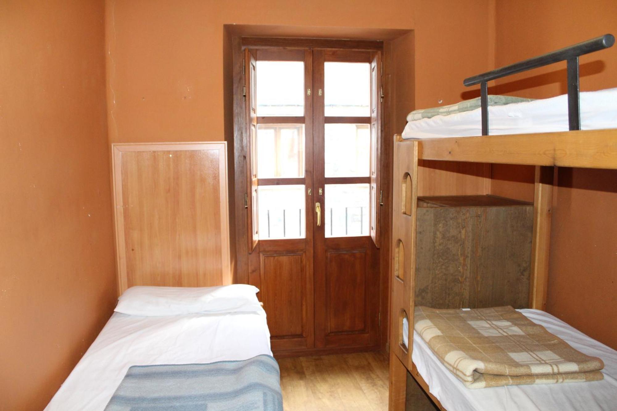 Albergue-Refugio Sargantana Canfranc Room photo