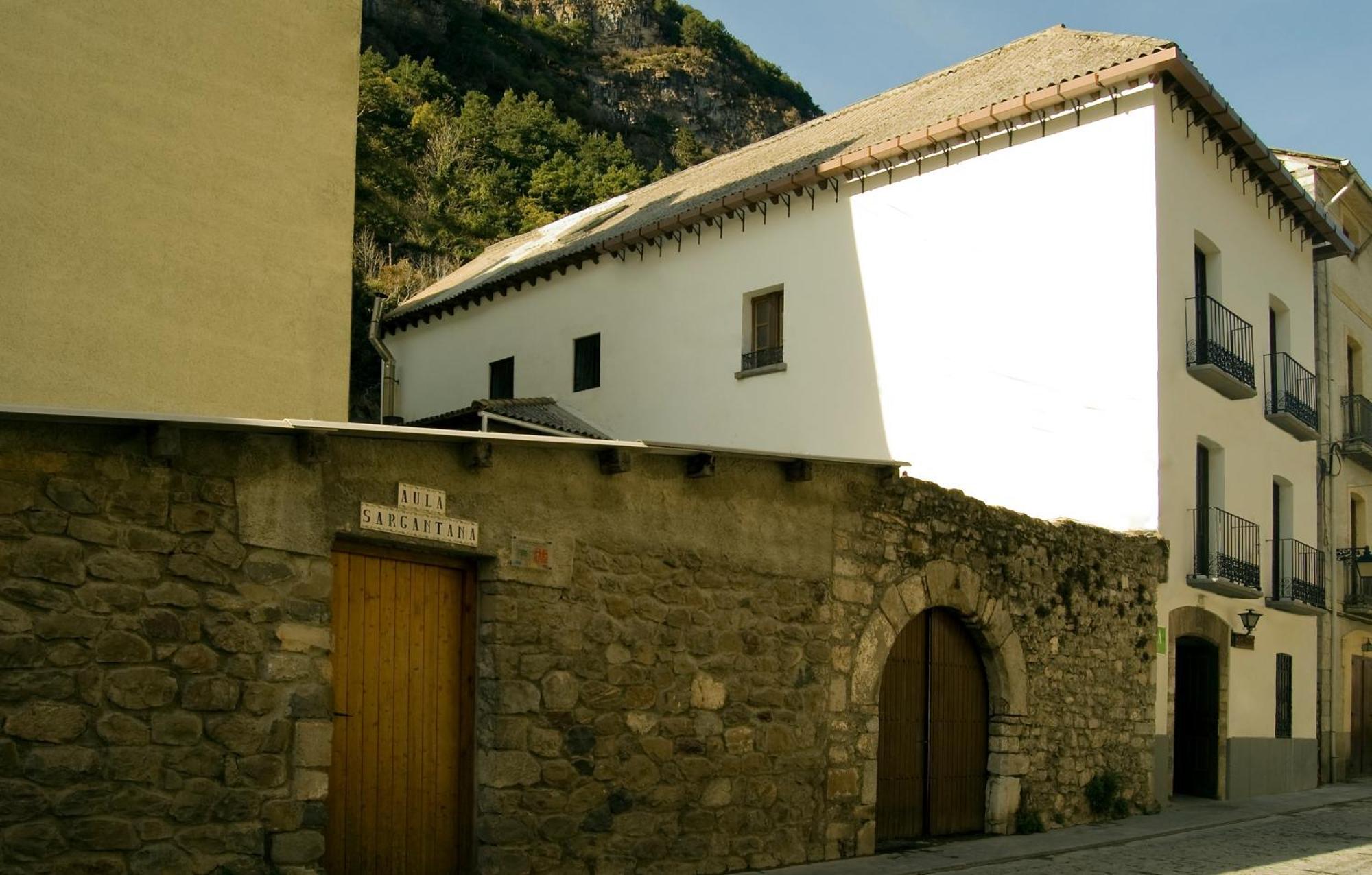 Albergue-Refugio Sargantana Canfranc Exterior photo
