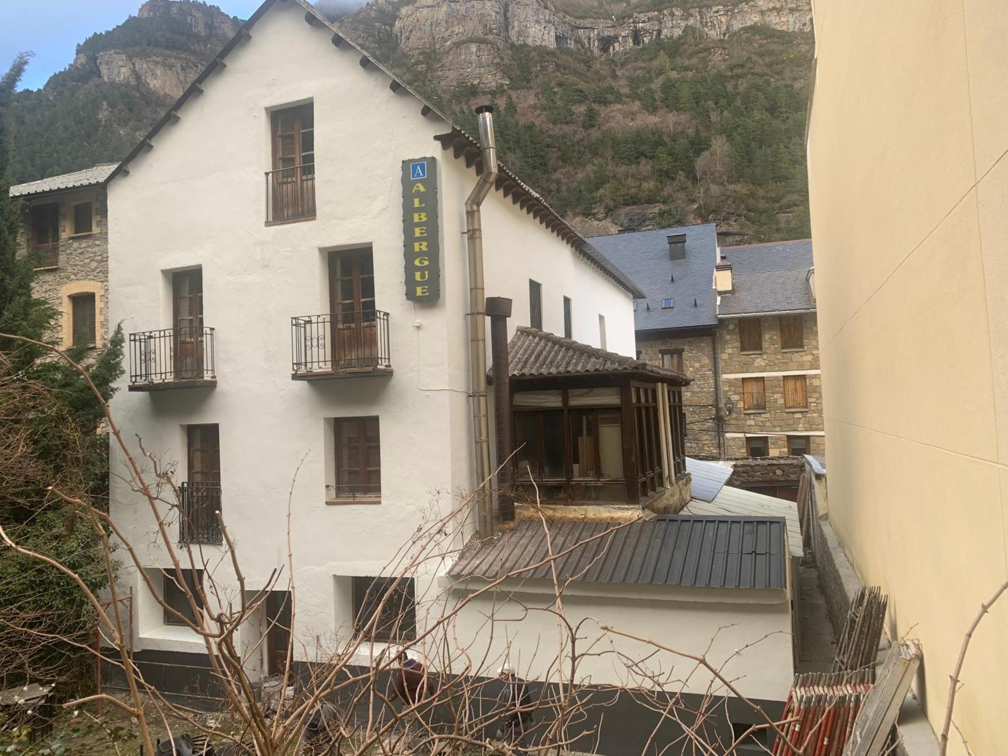 Albergue-Refugio Sargantana Canfranc Exterior photo